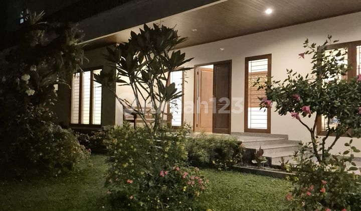 Rumah Mewah Lokasi Strategis Rumah Mewah Lokasi Strategis