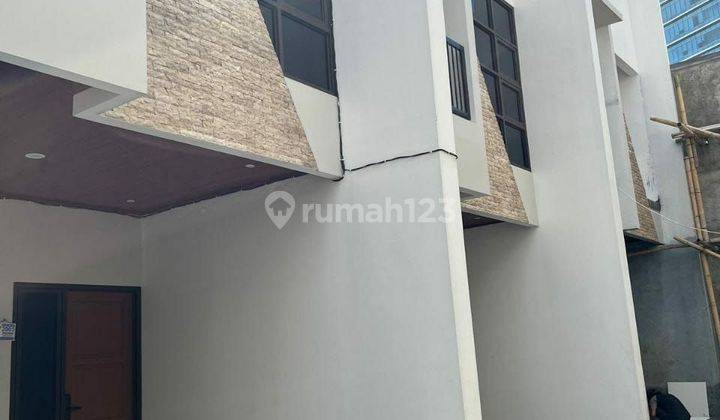 Rumah Exclusive 3 Lantai Lokasi Strategis Dekat Tol Rawamangun 2