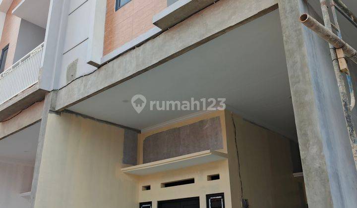 Rumah Rooftop 3 Lantai Dalam Cluster Lokasi Dekat Stasiun Cakung 1