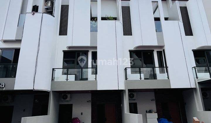 Rumah Utan Kayu Residence Matraman Desain Futuristik Dan Elegan 1