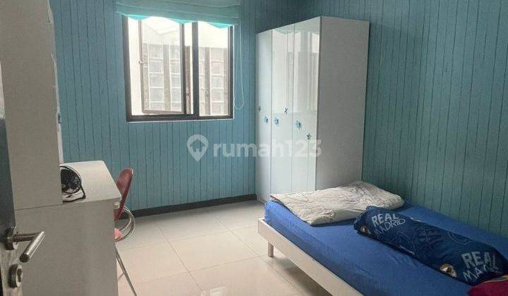 kamar tidur rumah 3 lantai di cikutra