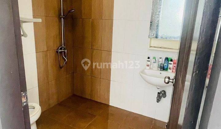 kamar mandi rumah 3 lantai di cikutra