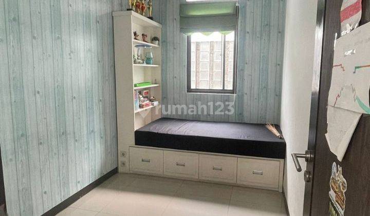 kamar tidur rumah 3 lantai di cikutra