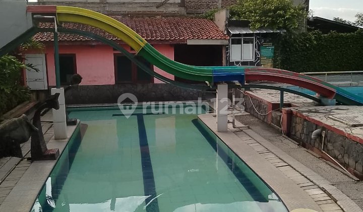 Komersial Bangunan Sekolah Dan Kolam Renang Umum