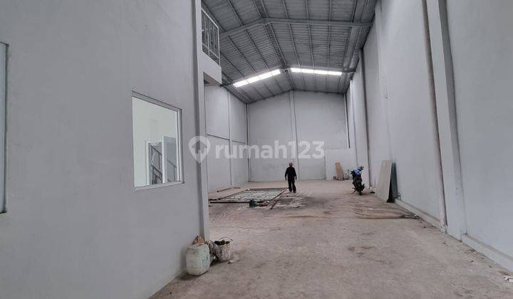 Gudang di PEGADUNGAN KALIDERES JAKARTA BARAT 300 m2 ada kantor 2