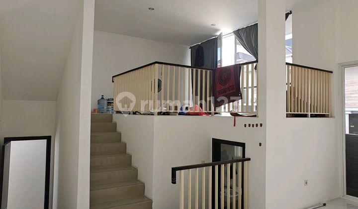 Rumah 3 Lantai Bagus Citra Garden 8 Rapi Deket Danau