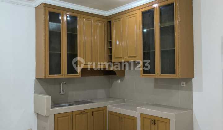 Rumah 2 Lantai di Taman Surya Jakbar Hadap Timur 108M2 SHM 2