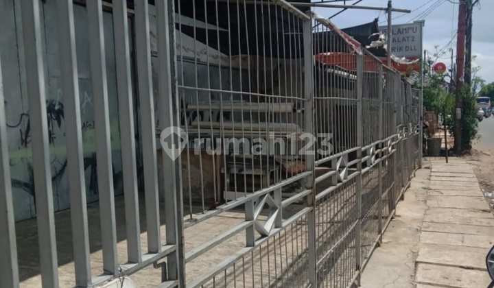 Warehouse by the roadside deddy