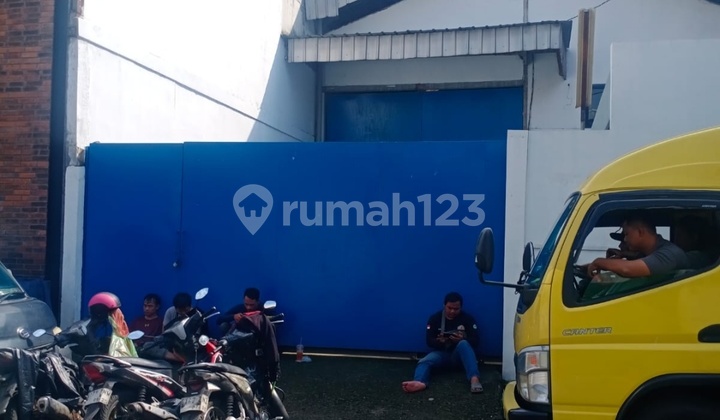 The warehouse has racks, enter container Rudyteg. The warehouse has racks, enter container Rudyteg.
