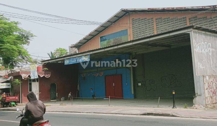 Gudang Punggir Jalan Ada Kantor Teguh 1