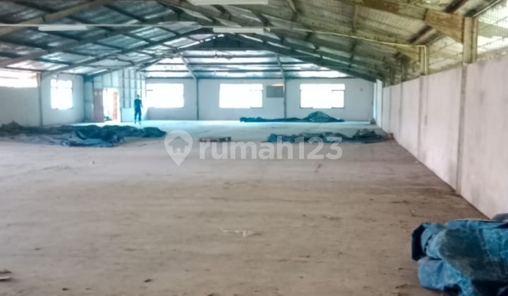 Warehouse entry for 40-foot container Wawan. Warehouse entry for 40-foot container Wawan.