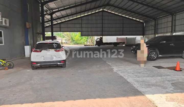 Warehouse for container access Warehouse for container access