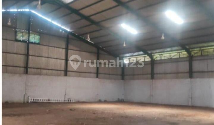 Warehouse by Container Entry Road Warehouse by Container Entry Road