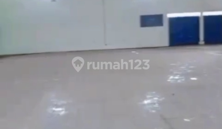 Warehouse includes office and mess, container access possible.