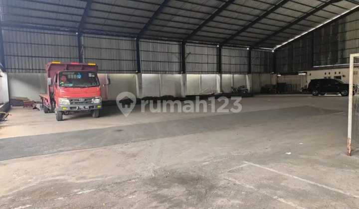 Warehouse for container access Warehouse for container access