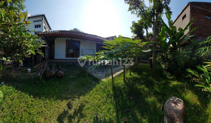 Dijual rumah luas tanah 566m2 cocok untuk kost dekat Kampus Telkom,UPI, Poltek Bandung, NHI di Geger kalong Hilir Sukarasa Sukasari Bandung. Akses motor 1