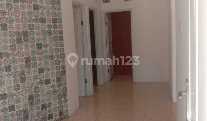 Strategic house 500 meters to Cibubur toll gate and Harjamukti LRT station. 2