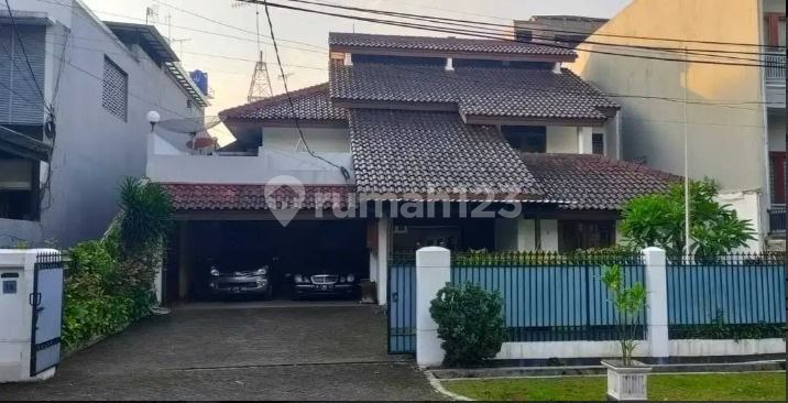 Turun harga Rumah Asri Lingkungan elit dekat Senopati Kebayoran Baru Jakarta Selatan harga 25M 