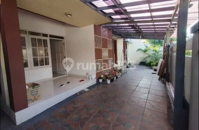Rumah dalam Komplek Deplu Cidodol.Kebayoean Baru Jakarta Selatan