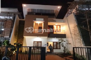 Rumah 2 Lantai 200 Meter Daristasiun LRT Cibubur