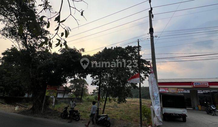 Tanah Pinggir Jalan Di Pelabuhan Ratu Arah Geopark Sukabumi Jawa.barat 2