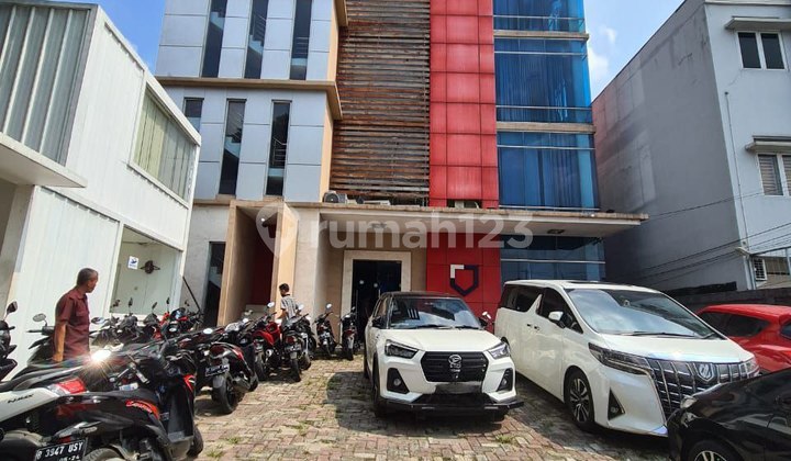 Gedung Megah 6.lantai Dijalan Utama Ciputat Tanggerang Banten