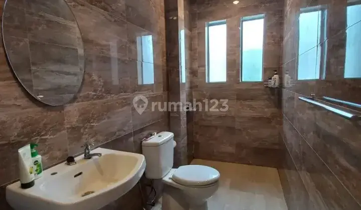 Dijual rumah cantik di depan cinere mall