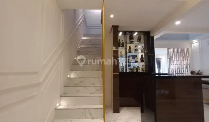 Dijual rumah cantik di depan cinere mall