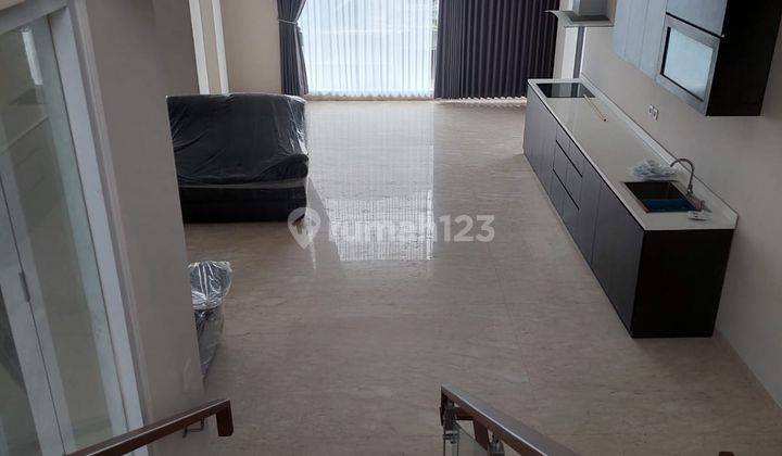 Disewa rumah baru dalam town house intiisari di Royela hill residence 3