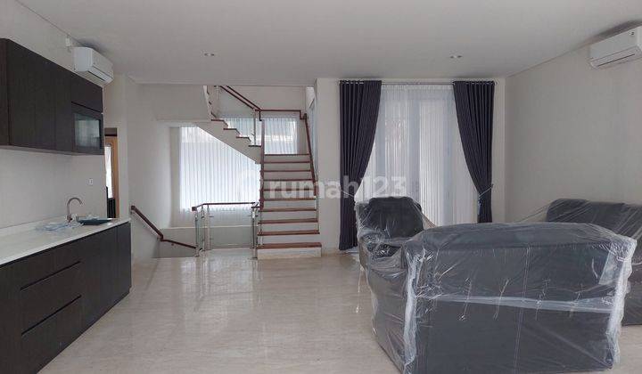 Disewa rumah baru dalam town house intiisari di Royela hill residence 2