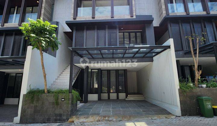 Rumah dalam cluster d di Andara 3 Lantai,lokasi samping toll andara 1