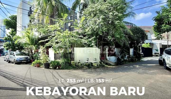 Old House Hook SHM in Bulungan Front Block Plaza Kebayoran Baru South Jakarta