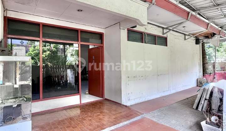 Old House Hook SHM in Bulungan Front Block Plaza Kebayoran Baru South Jakarta 2