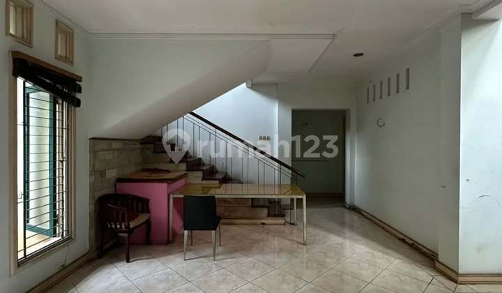 Old House in Senopati Area, SHM, Flood-Free, Near SCBD 2