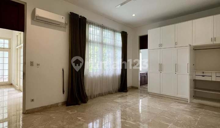 Astri's House, Wide Road Access in Wijaya Kebayoran Baru, Freehold Title 2