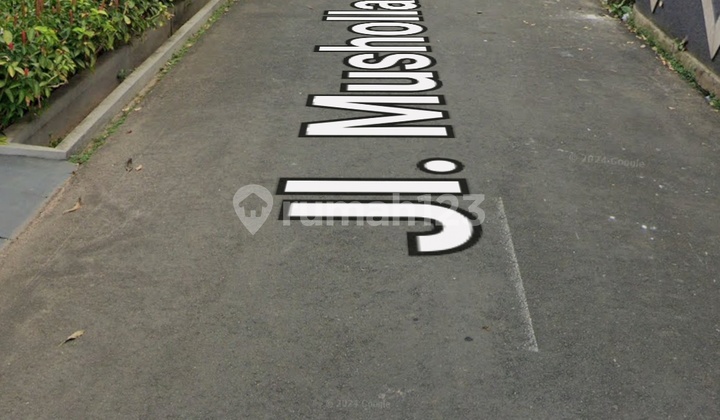 Old House in Kebayoran Baru, Major Road Access, Green Environment, SHM 2