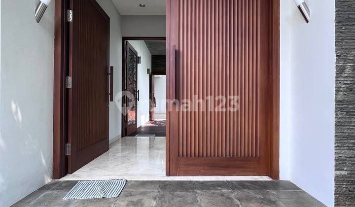 Rumah Siap Huni Privet Pool Row Jalan Lebar Di Kemang, Jakarta Selatan 2