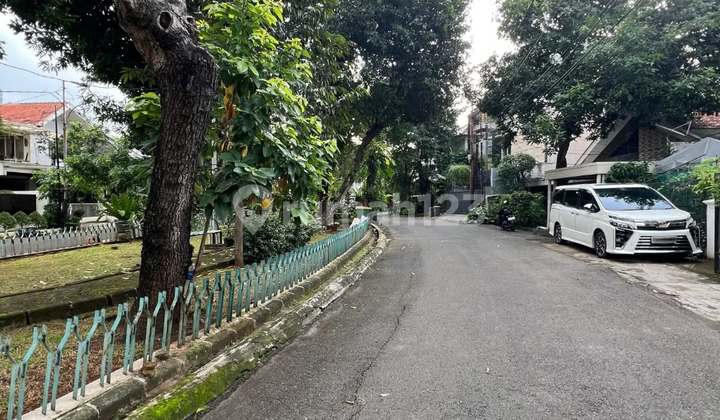 Rumah Lama Dalam Komplek Kebayoran Baru Mendawai Depan Taman SHM Jarang Ada 2