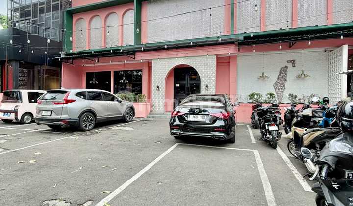 Commercial Restaurant Building in East Dikemang Fully Furnished Ready for Business 2