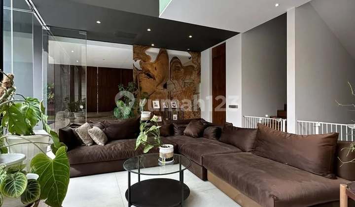 Modern House in Panglima Polim Area with SHM, South Jakarta Modern House in Panglima Polim Area with SHM, South Jakarta