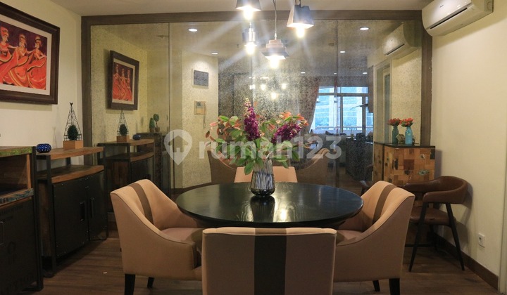 Dijual Apartemen Mewah 2+1BR di Slipi - Luas 118 m2, Fully Renovated, Lokasi Strategis! 2