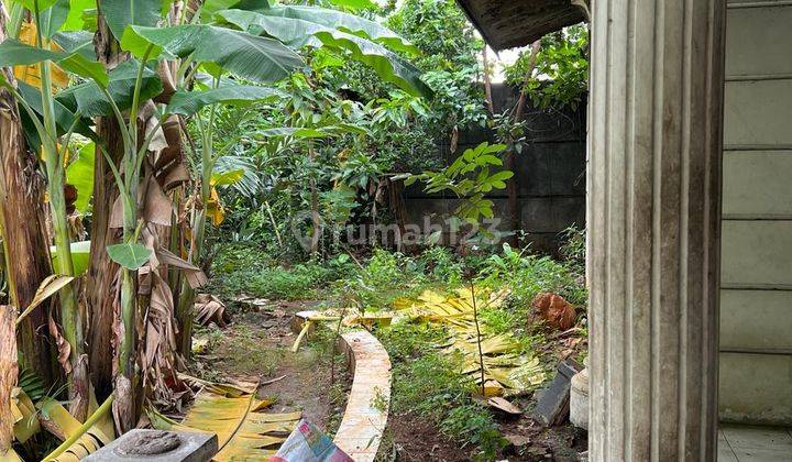 Rumah Tua Hitung Tanah di Prime Area Simprug Garden 2