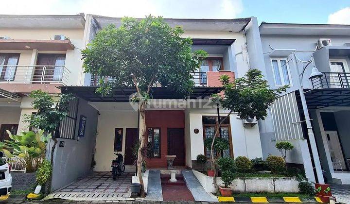 Rumah 2 Lantai Dalam Perumahan Jalan Palagan 1