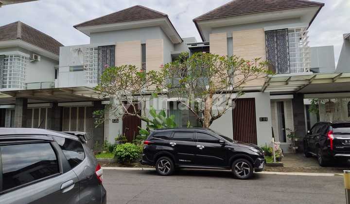 Luxury House for Rent Furnished Within Housing Estate Near Transmart Jogja