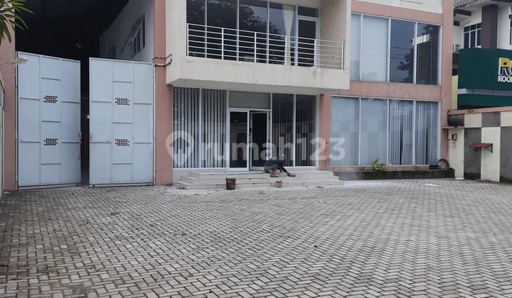 Who Uses Warehouse Access Wingbox Spacious Parking Area Gamping Near Jogja City