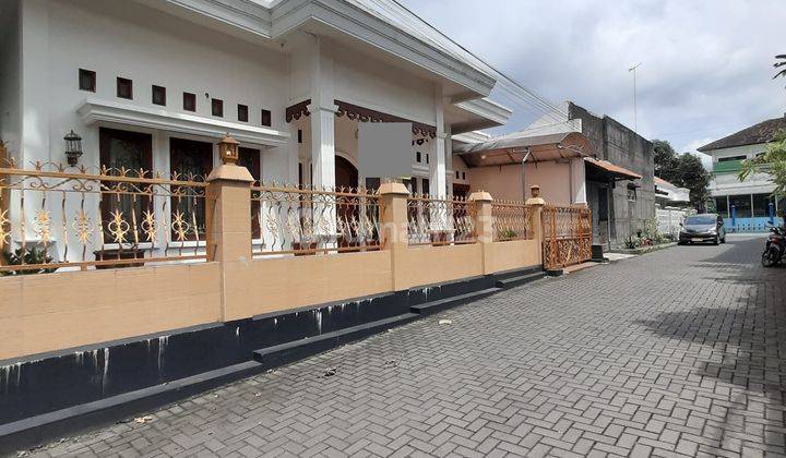 Rumah Semi Furnish Dalam Komplek Akses Mobil Simpangan Dekat Jakal Km7 2