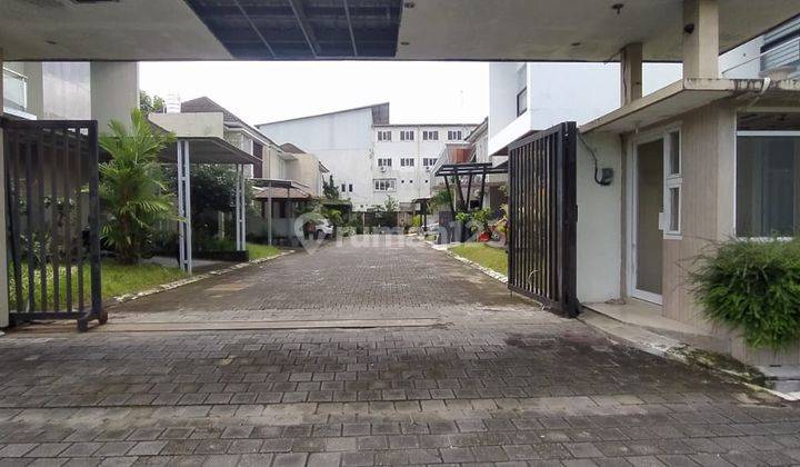 Rumah 2 Lantai 4 Kamar Tidur Full Furnish Dalam Perumahan Dekat Indoluxe Hotel 2