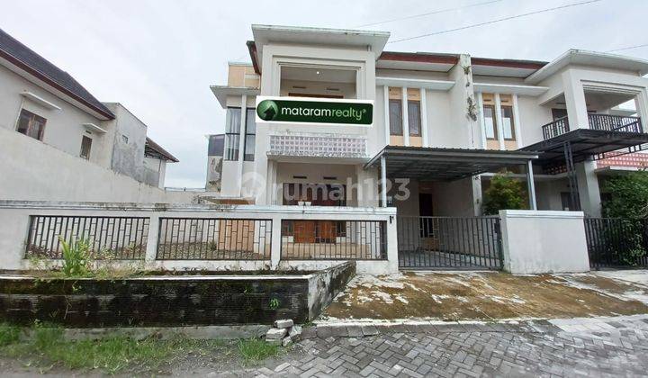 Rumah 2 Lantai 3 Kamar Tidur Dalam Perumahan Akses Mudah Dekat Kampus Umy  1