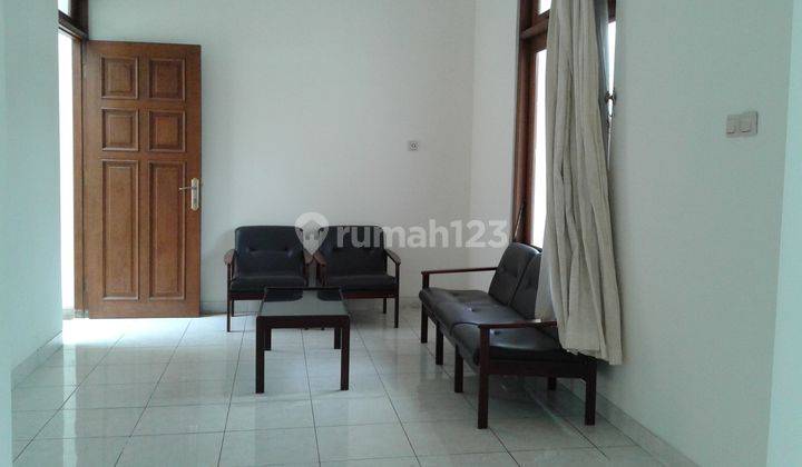 Rumah Bersih Siap Huni 5 Kamar Tidur Dalam Perumahan Dekat Pakuwon Mall 7