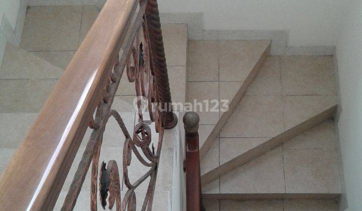 Rumah Bersih Siap Huni 5 Kamar Tidur Dalam Perumahan Dekat Pakuwon Mall 8